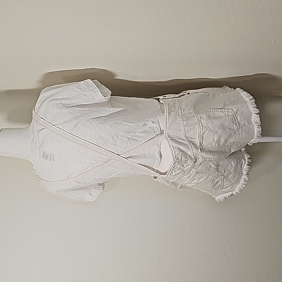 We The Free Strappy Shortalls Overalls Bib White Denim Jean Shorts Cutoff Raw 31 - Picture 8 of 16